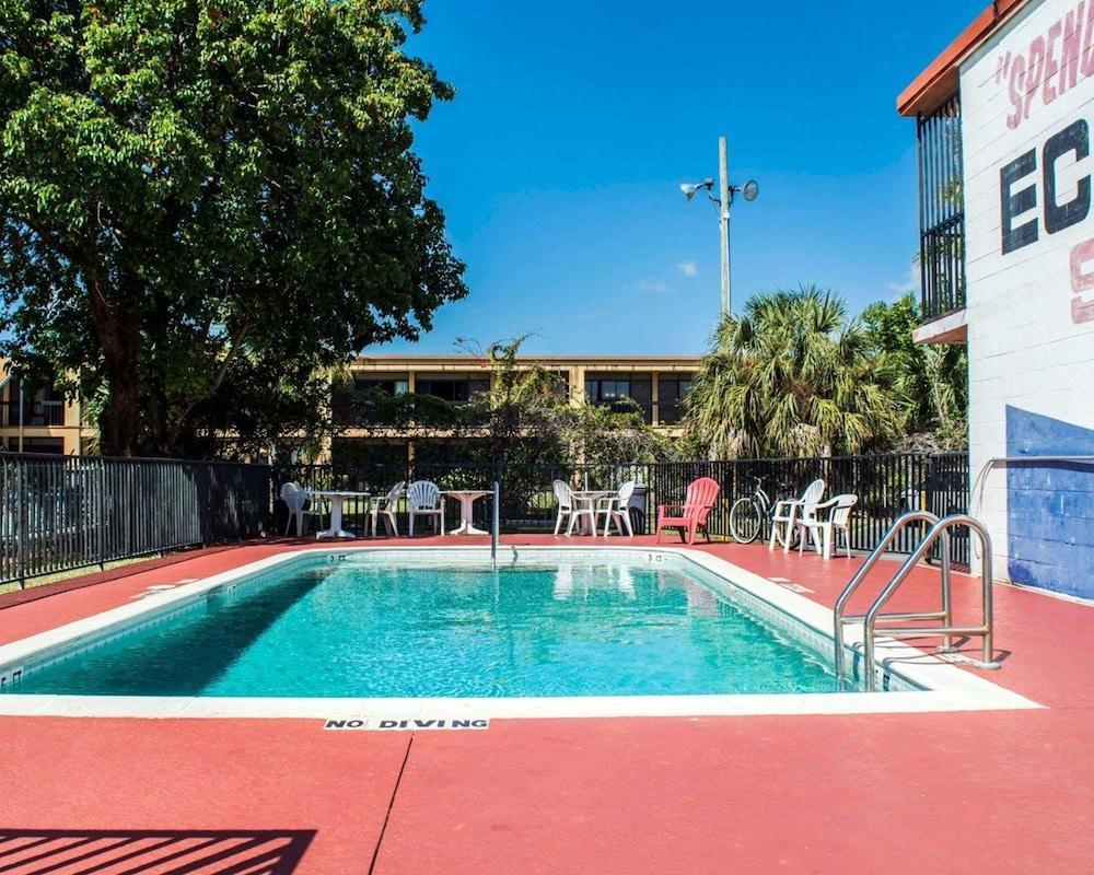 Econo Lodge North North Fort Myers Exteriör bild