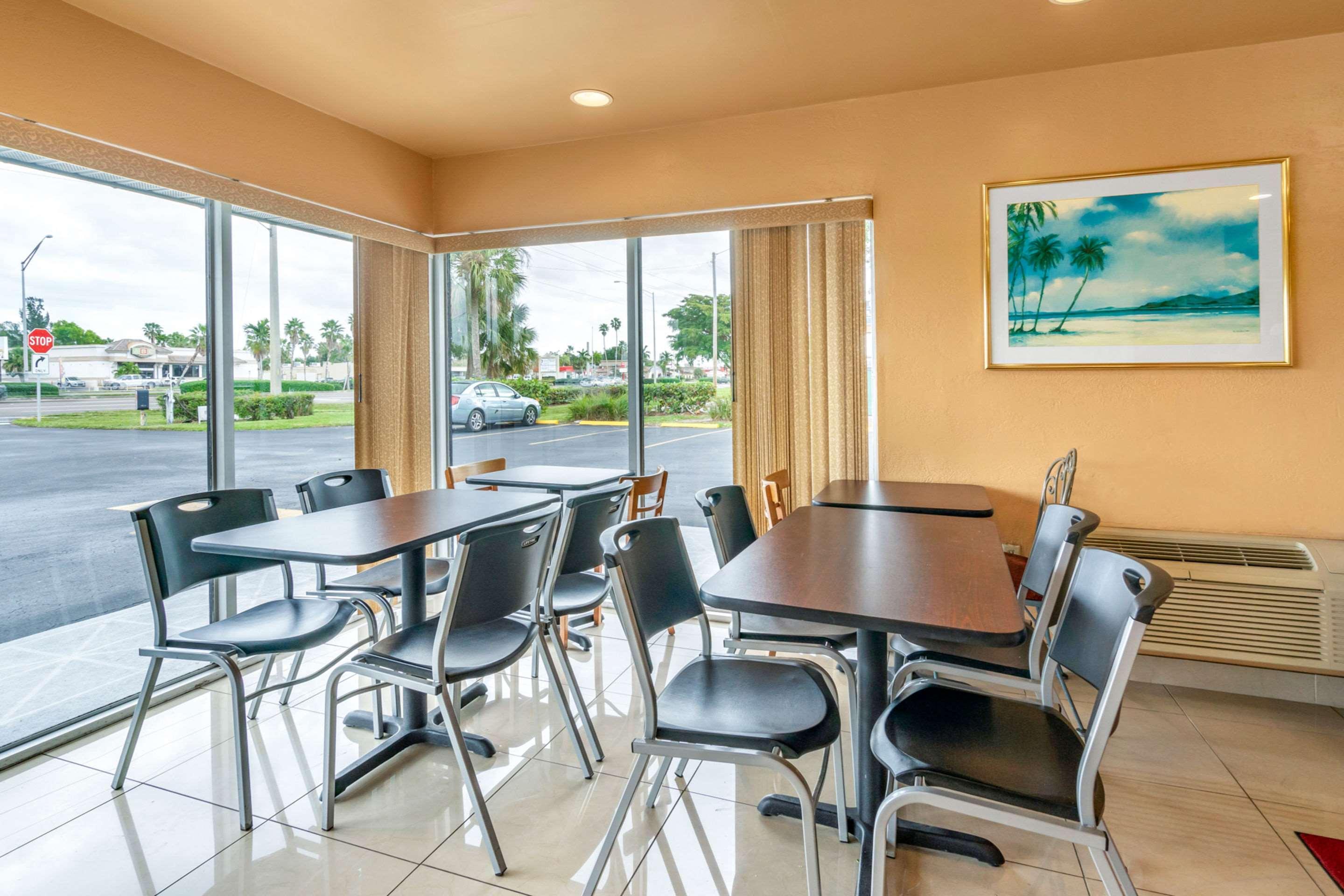 Econo Lodge North North Fort Myers Exteriör bild