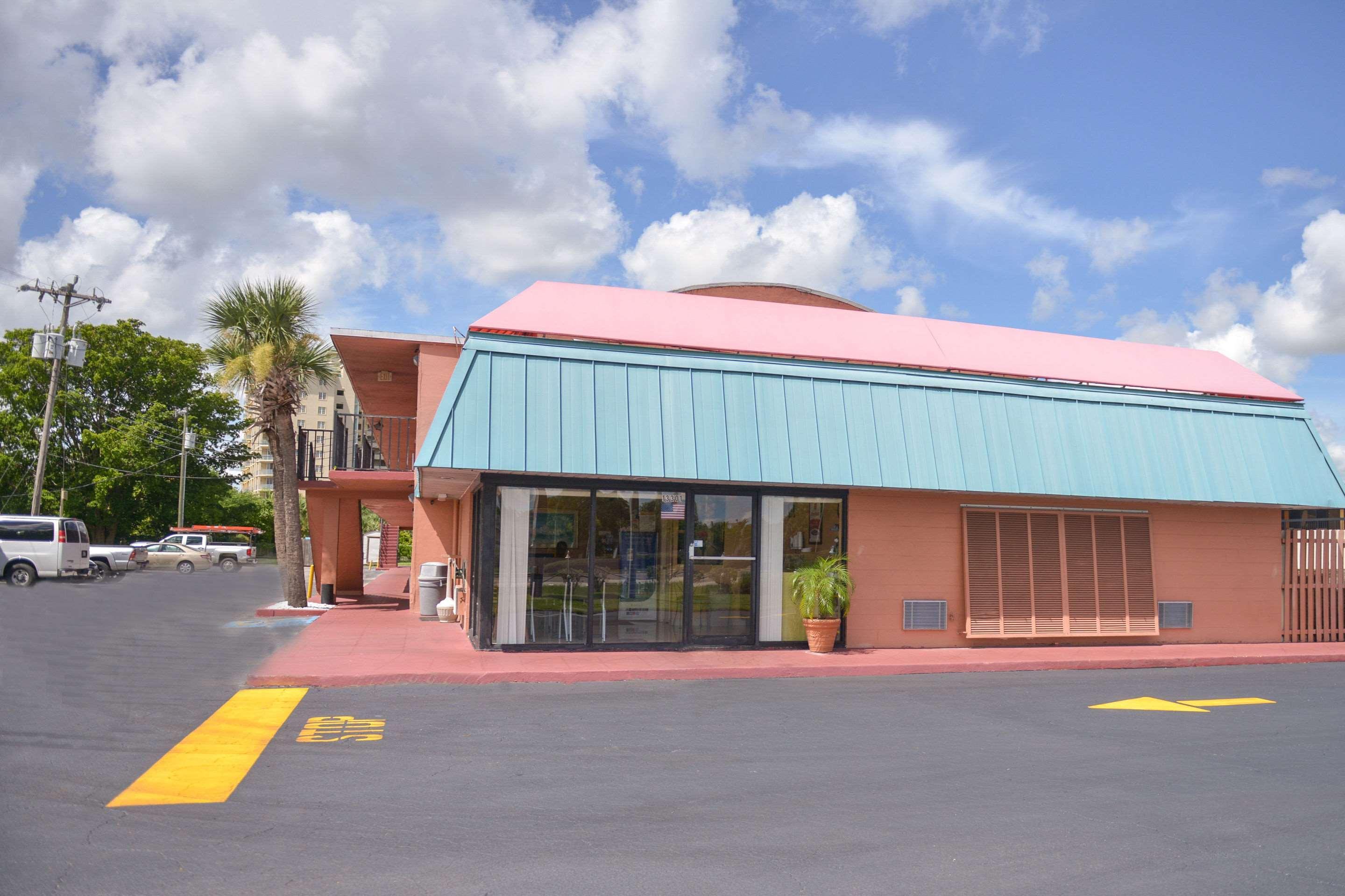 Econo Lodge North North Fort Myers Exteriör bild