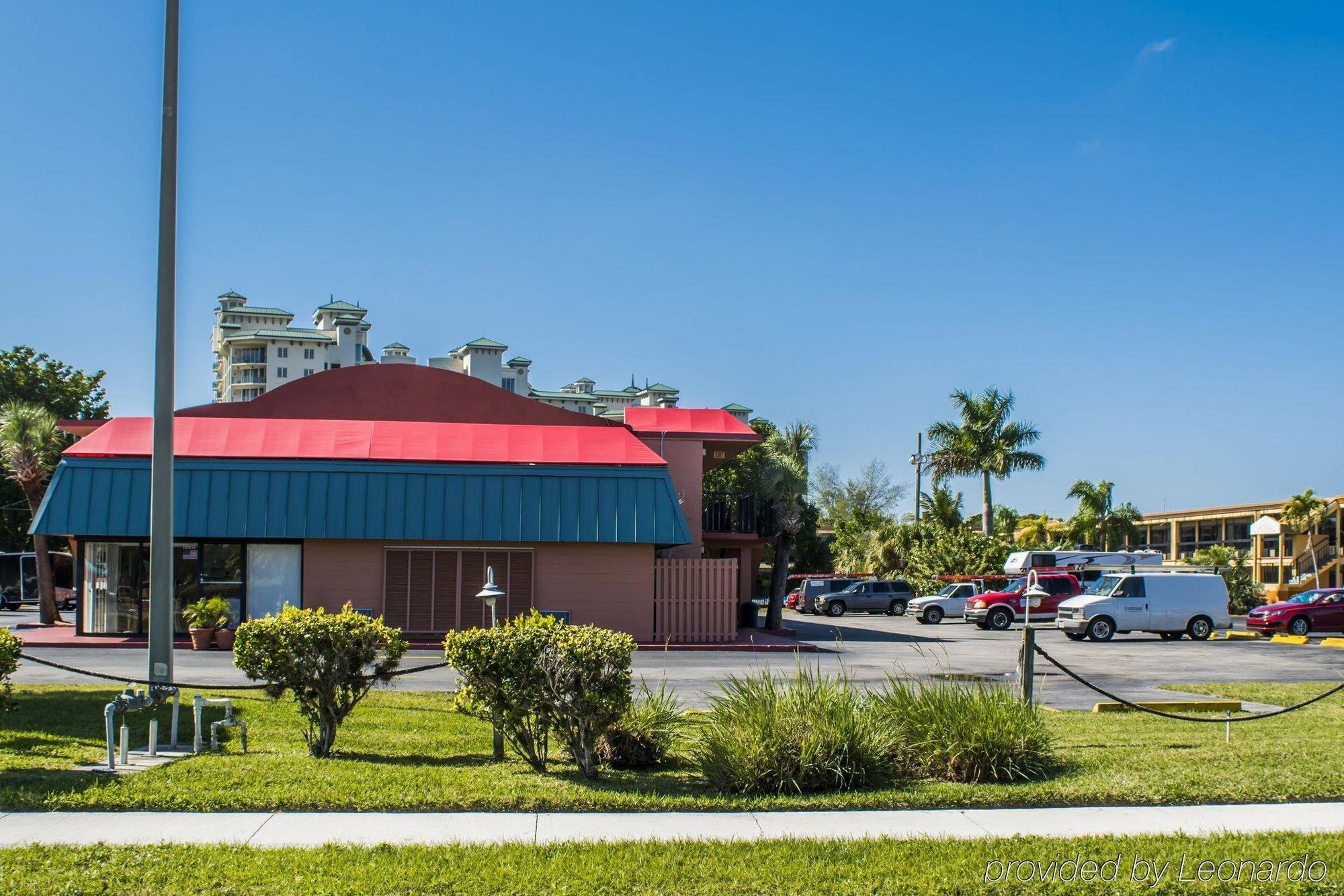 Econo Lodge North North Fort Myers Exteriör bild